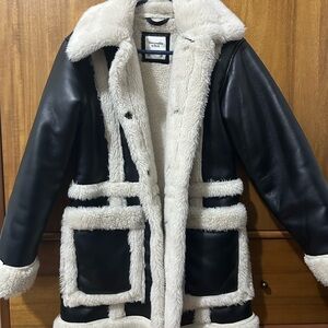 Abercrombie oversized Sherpa-lined vegan leather coat size XS